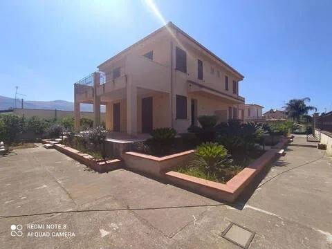 casa indipendente in vendita a Carini