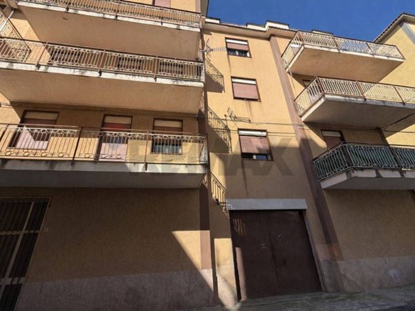 locale commerciale in vendita a Carini