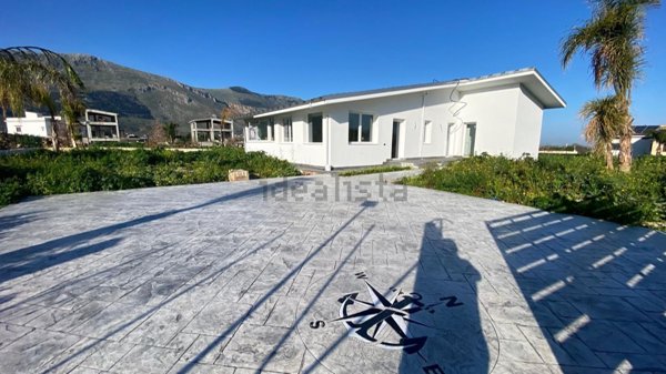 casa indipendente in vendita a Carini in zona Bivio Foresta