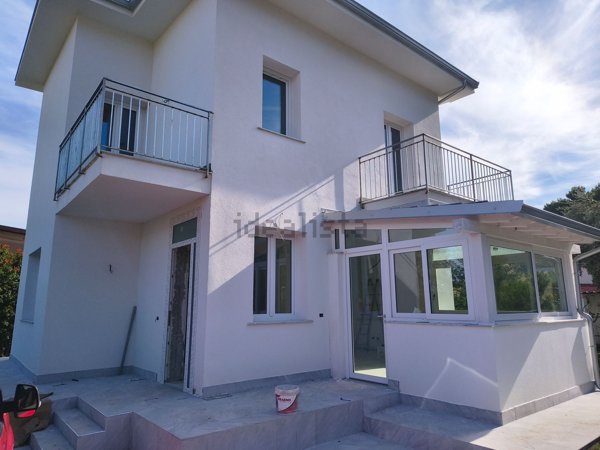 casa indipendente in vendita a Carini in zona Piraineto