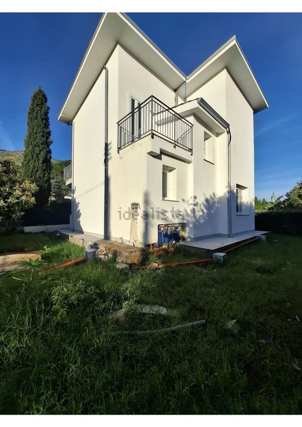 casa indipendente in vendita a Carini in zona Piraineto