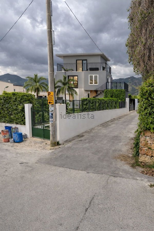 casa indipendente in vendita a Carini in zona Piraineto