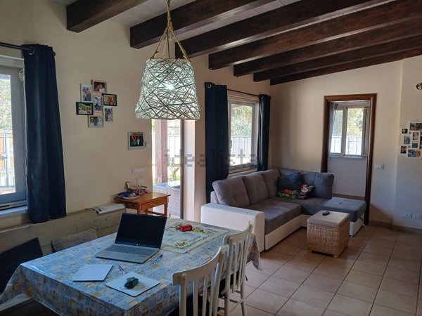 casa indipendente in vendita a Carini in zona Piraineto