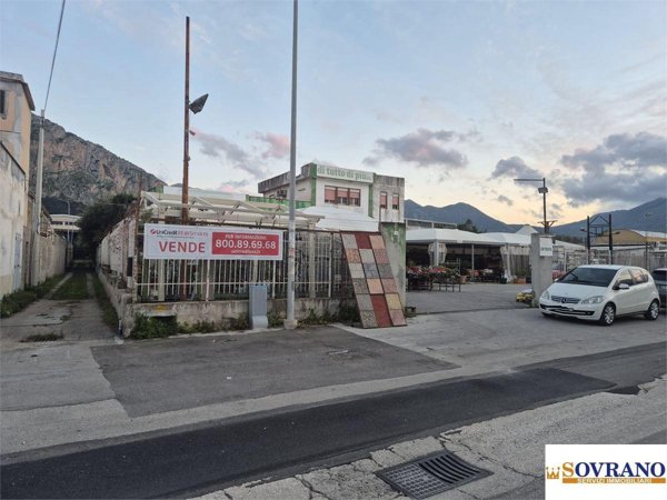 esavano in vendita a Carini