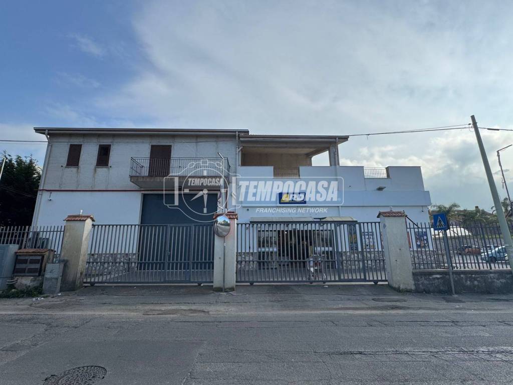 intera palazzina in vendita a Carini