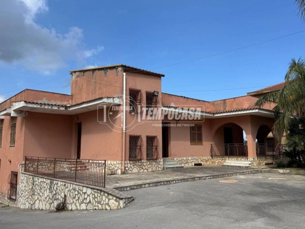 intera palazzina in vendita a Carini