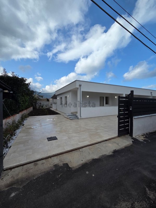 casa indipendente in vendita a Carini