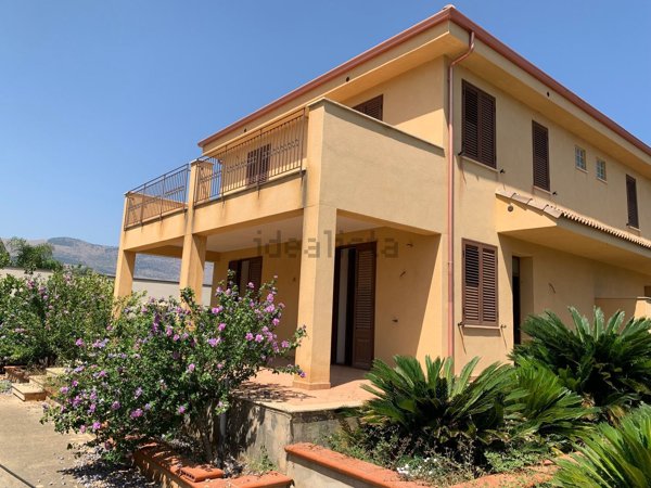 casa indipendente in vendita a Carini