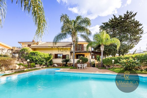 casa indipendente in vendita a Carini in zona Villagrazia di Carini