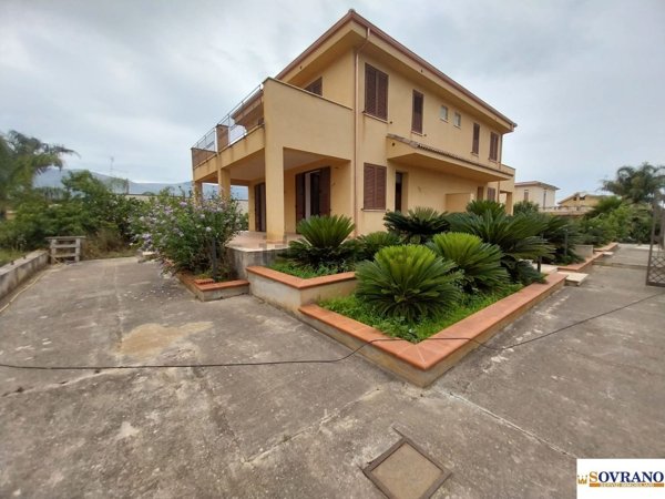 casa indipendente in vendita a Carini