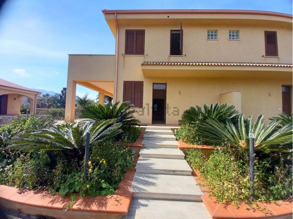 casa indipendente in vendita a Carini in zona Villagrazia di Carini