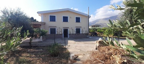 casa indipendente in vendita a Carini in zona Bivio Foresta