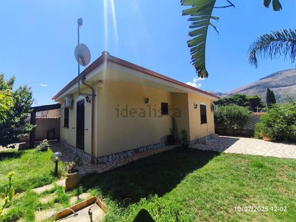 casa indipendente in vendita a Carini