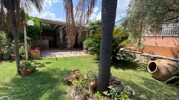 casa indipendente in vendita a Carini in zona Villagrazia di Carini