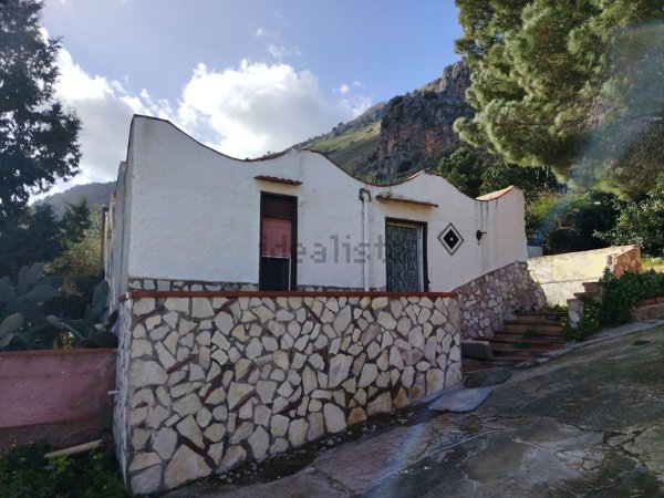 casa indipendente in vendita a Carini