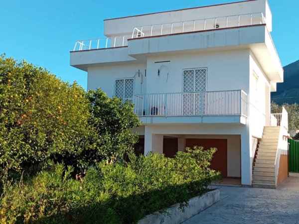 casa indipendente in vendita a Carini in zona Villagrazia di Carini