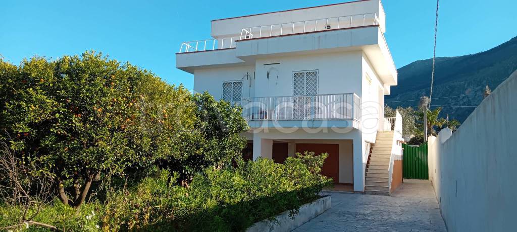 casa indipendente in vendita a Carini in zona Villagrazia di Carini