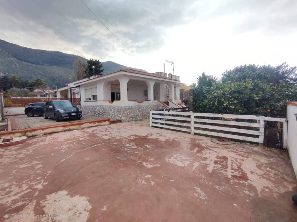 casa indipendente in vendita a Carini in zona Villagrazia di Carini