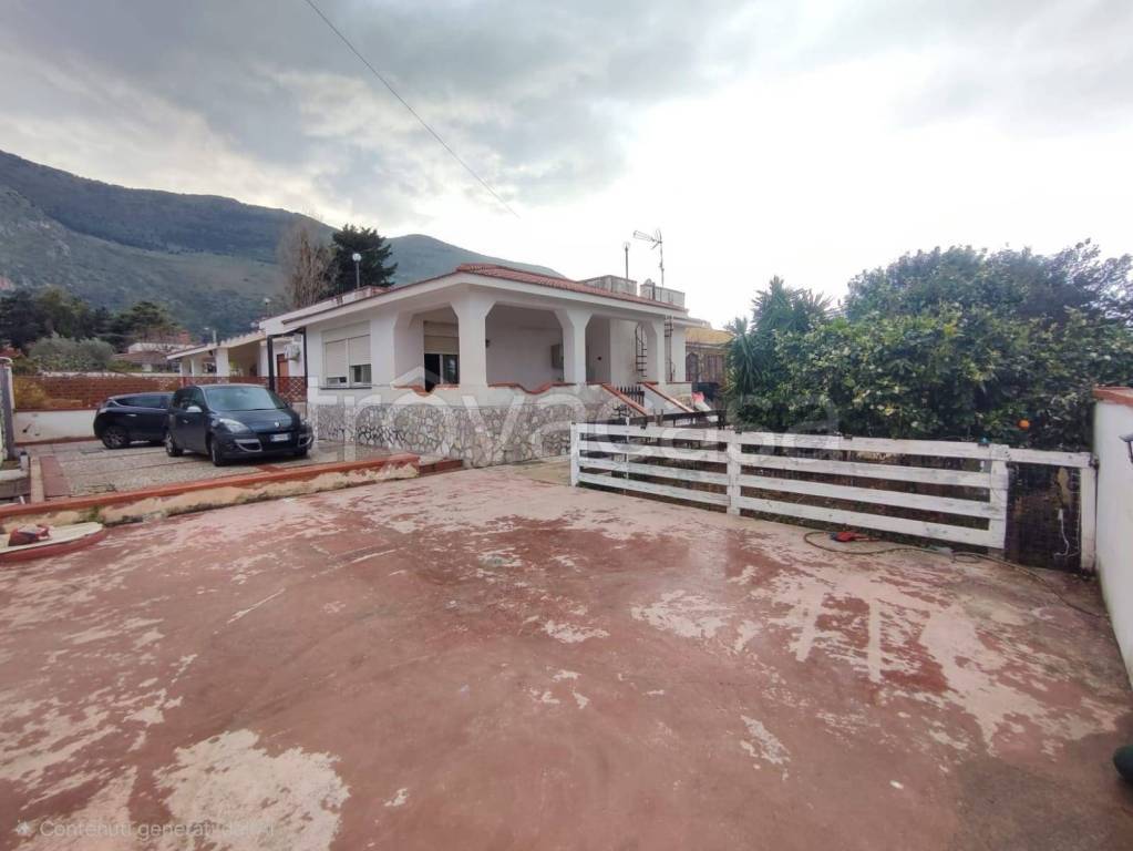 casa indipendente in vendita a Carini in zona Villagrazia di Carini