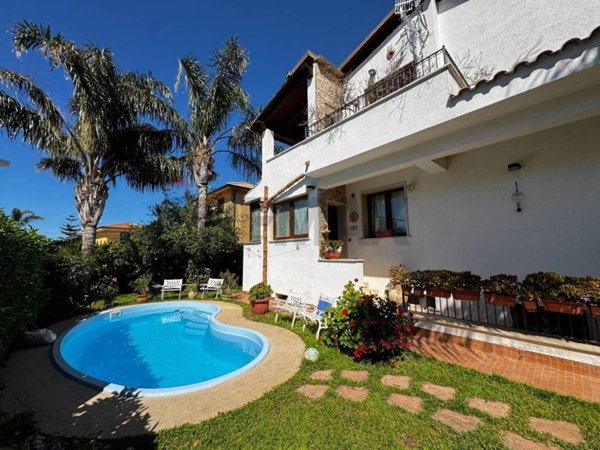 casa indipendente in vendita a Carini in zona Villagrazia di Carini