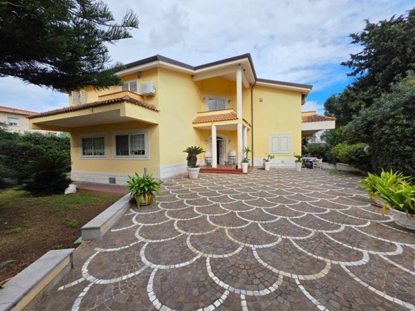 casa indipendente in vendita a Carini in zona Villagrazia di Carini