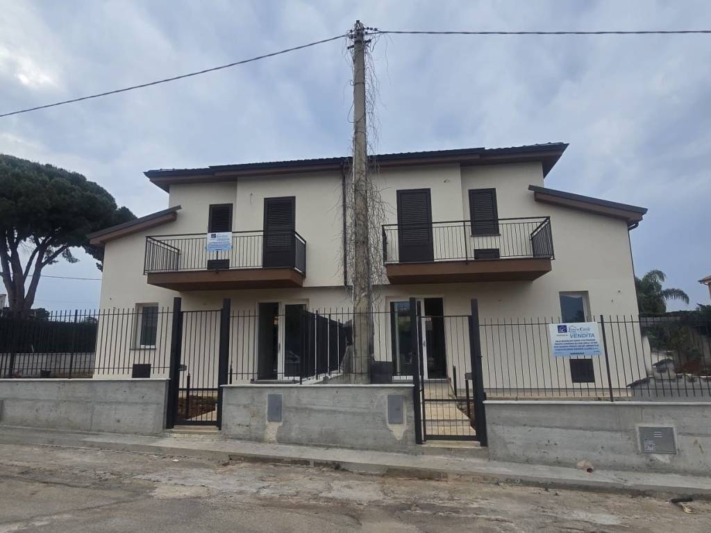 casa indipendente in vendita a Carini in zona Piraineto