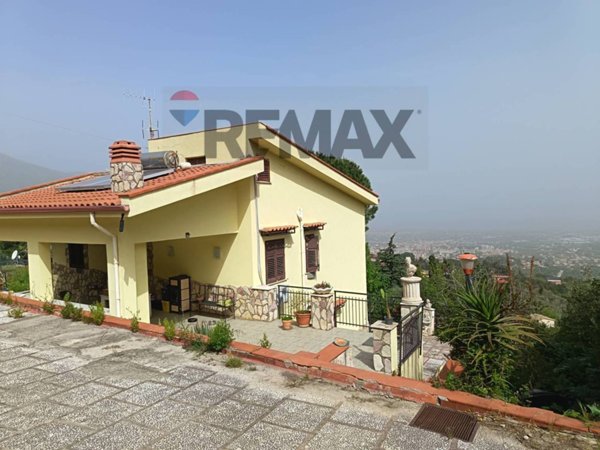 casa indipendente in vendita a Carini