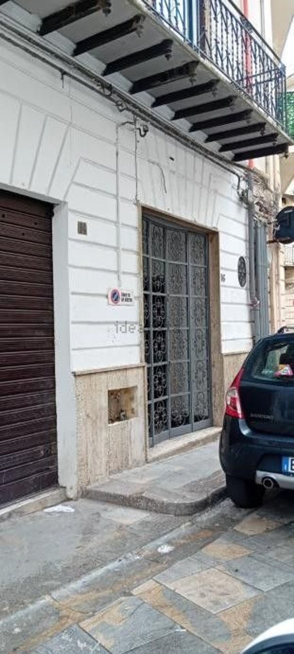 locale commerciale in vendita a Carini