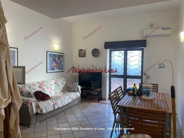 casa indipendente in vendita a Carini in zona Piraineto