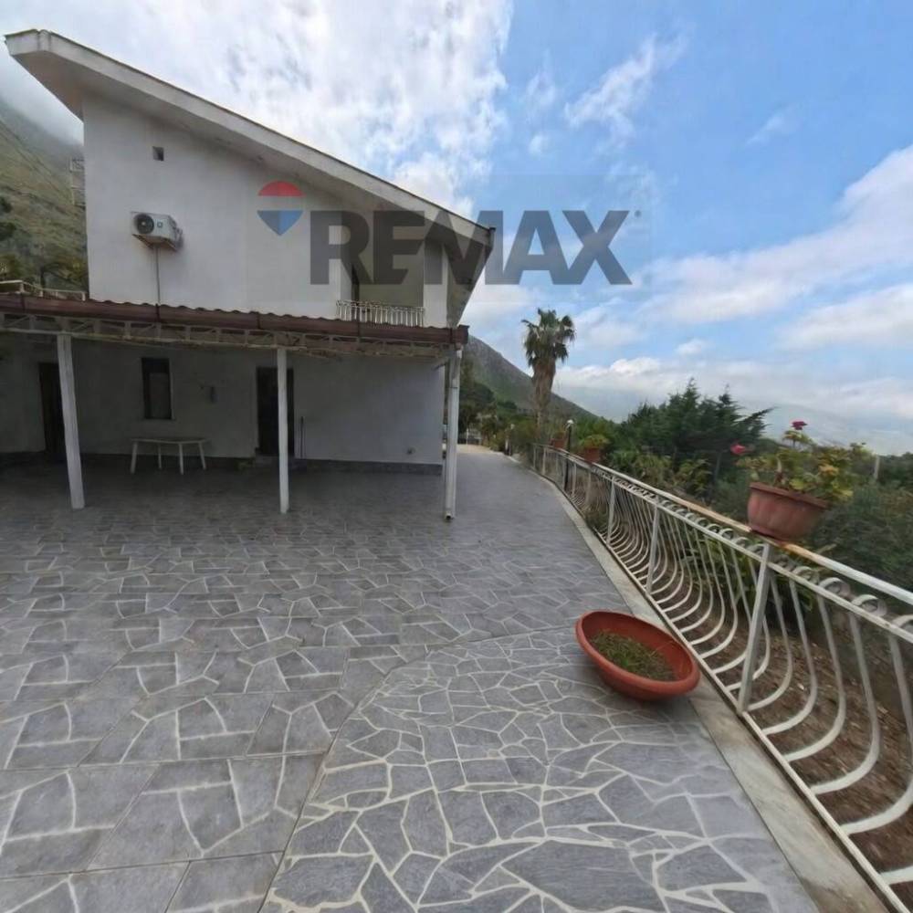 casa indipendente in vendita a Carini