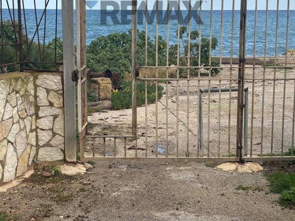 casa indipendente in vendita a Carini in zona Piraineto