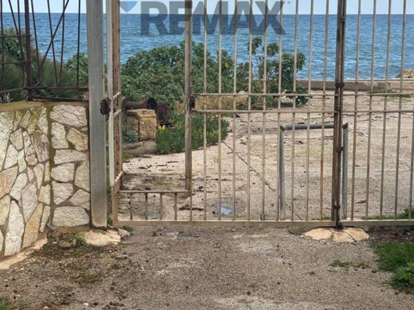 casa indipendente in vendita a Carini in zona Piraineto