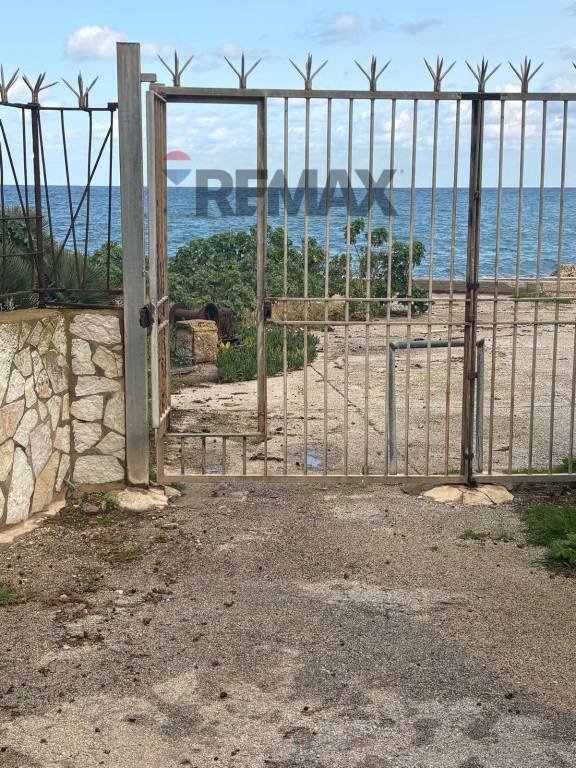 casa indipendente in vendita a Carini in zona Piraineto