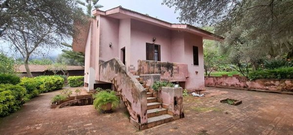 casa indipendente in vendita a Carini