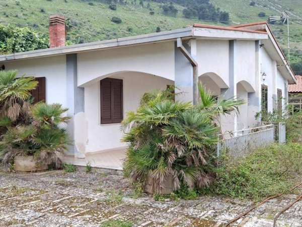casa indipendente in vendita a Carini