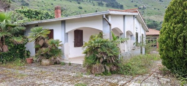 casa indipendente in vendita a Carini