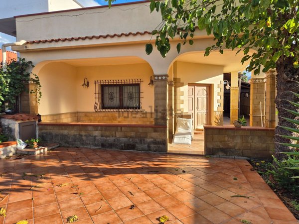 casa indipendente in vendita a Carini