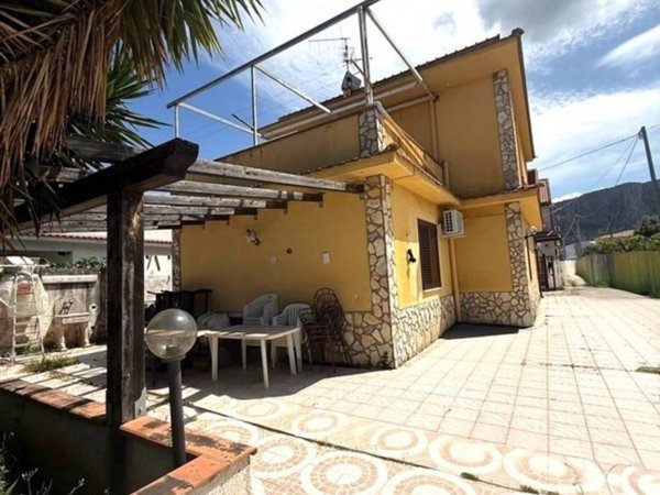 casa indipendente in vendita a Carini