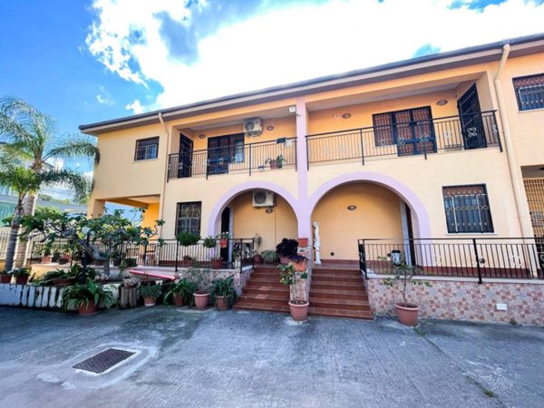 casa indipendente in vendita a Carini in zona Piraineto