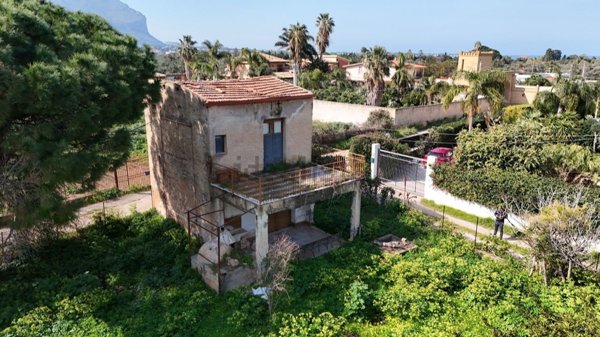casa indipendente in vendita a Carini