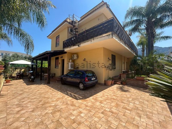 casa indipendente in vendita a Carini