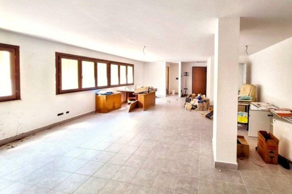 locale di sgombero in vendita a Carini