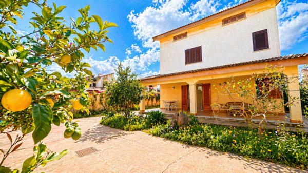 casa indipendente in vendita a Carini