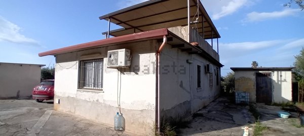 casa indipendente in vendita a Carini in zona Villagrazia di Carini