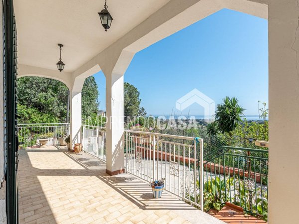 casa indipendente in vendita a Carini in zona Piraineto
