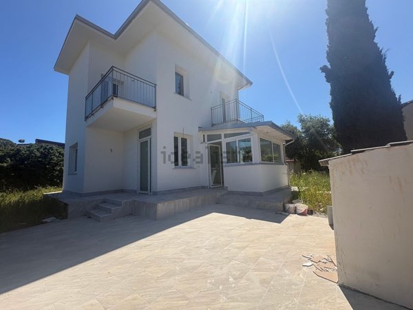 casa indipendente in vendita a Carini in zona Piraineto