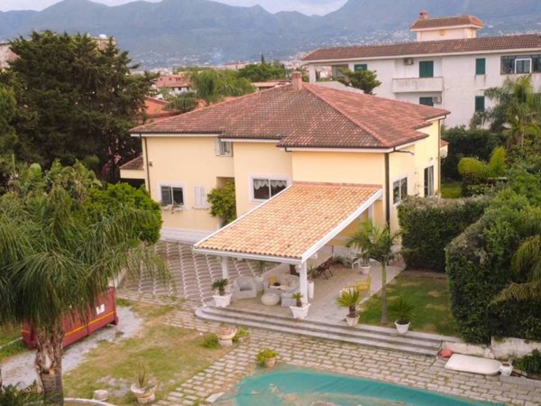 casa indipendente in vendita a Carini in zona Villagrazia di Carini