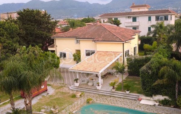 casa indipendente in vendita a Carini in zona Villagrazia di Carini