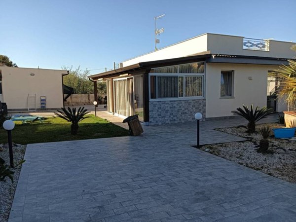 casa indipendente in vendita a Carini in zona Villagrazia di Carini