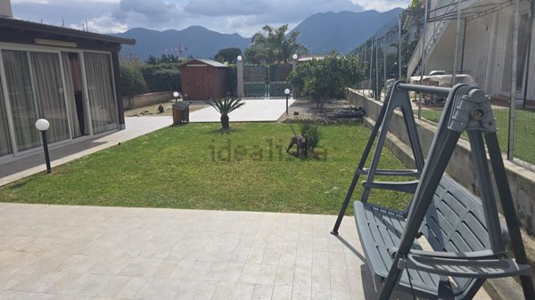 casa indipendente in vendita a Carini in zona Villagrazia di Carini